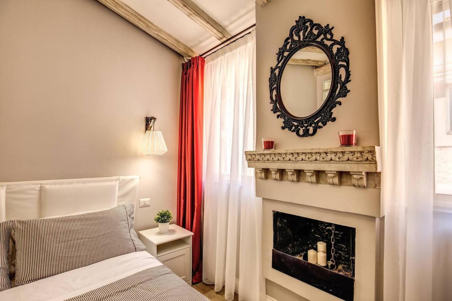 Attic With Terrace By Trevi Fountain Roma Exterior foto